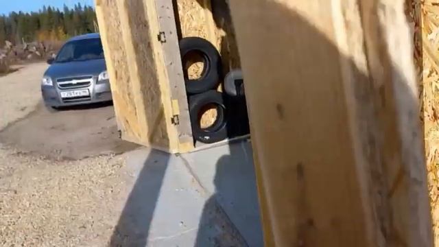 Ветер сбивает с ног, а я снова на стремянке. Что с дренажной траншеей?