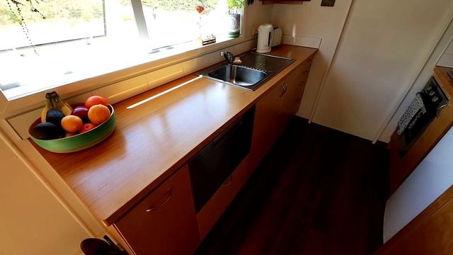 МЕСТНЫЕ БОГАЧИ СМЕЯЛИСЬ НАД ИХ МАЛЕНЬКИМ ДОМИКОМ! А КОГДА ВОШЛИ ВНУТРЬ ПОТЕРЯЛИ ДАР РЕЧИ! смотреть онлайн