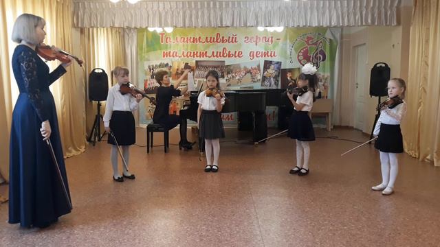 Ансамбль скрипачей младших классов "Виолинки" смотреть онлайн