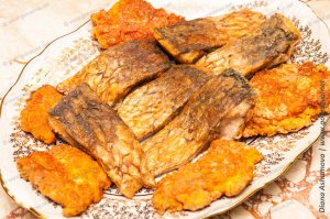 Секрет Вкусной ЖАРЕНОЙ РЫБЫ. Как пожарить хрустящую и сочную рыбу.  Жареный сазан на сковороде.