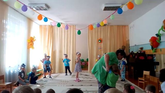 Дети в садике ставят спектакль. смотреть онлайн