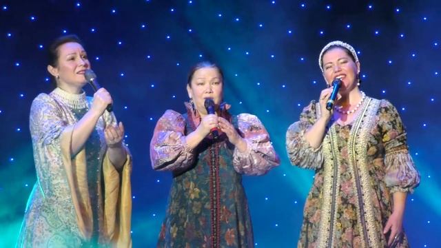 "Мне березка дарила сережки", муз. А.Аверкина, сл.В.Харитонова. смотреть онлайн