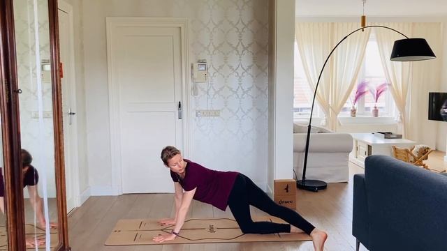 Total Body 10 minuten Yoga (Nederlands/Dutch) смотреть онлайн