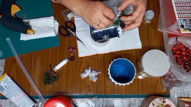 CANDLESTICKS FROM CANS / ПОДСВЕЧНИКИ ИЗ БАНОК и старого лака для ногтей. DIY Christmas decor. смотреть онлайн