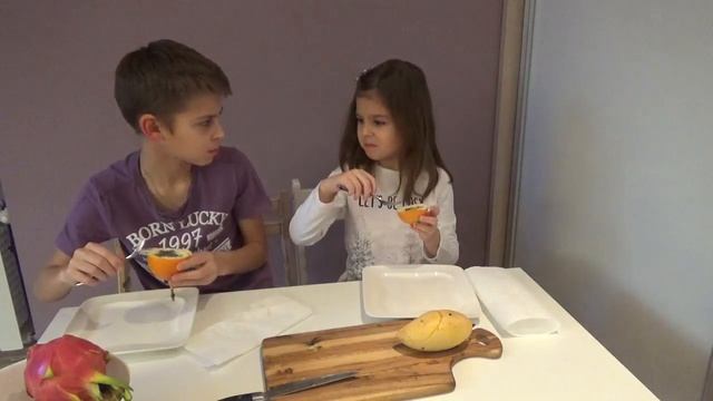 Дегустирую экзотические фрукты манго VS питахая и гранадила. смотреть онлайн