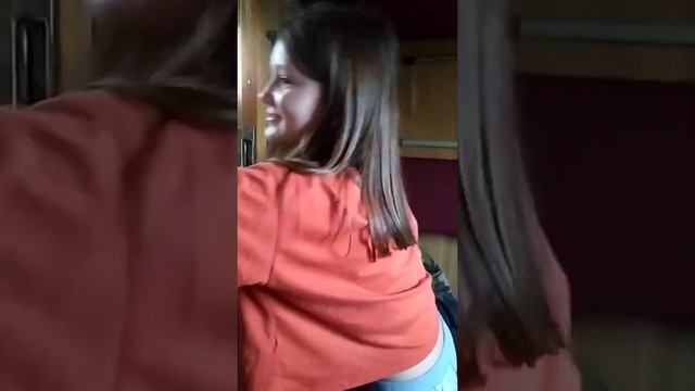 как залезть на вторую полку в поезде. Ступеньки на второй этаж смотреть онлайн