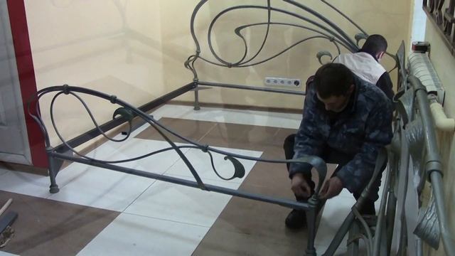 Кованые кровати: виды оснований. Ковані ліжка: види основ. Wrought iron beds: types of bases. смотреть онлайн