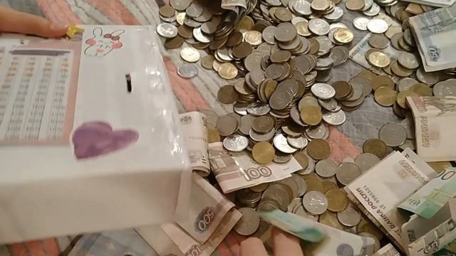 Открываем две копилки. Сколько денег получилось накопить за год смотреть онлайн