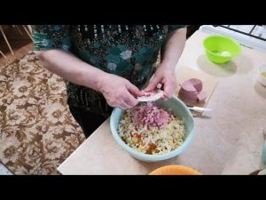 ОЛИВЬЕ С РУССКОЙ КОЛБАСКОЙ. // НАВОЖУ МАРАФЕТ . .