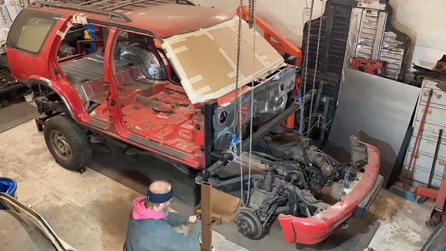 Подъём кузова над шасси. #авто #кузовнойремонт #творчество #питер #шевроле #гаражмечты #инструменты смотреть онлайн