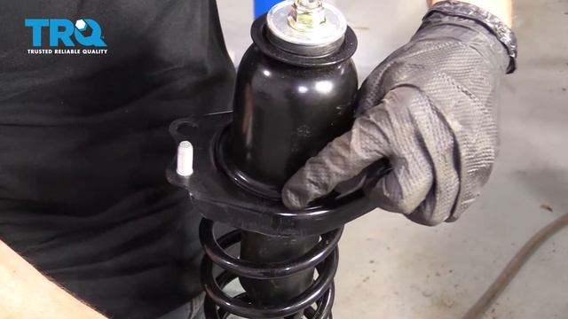 How to Replace Rear Struts 2003-08 Toyota Matrix смотреть онлайн