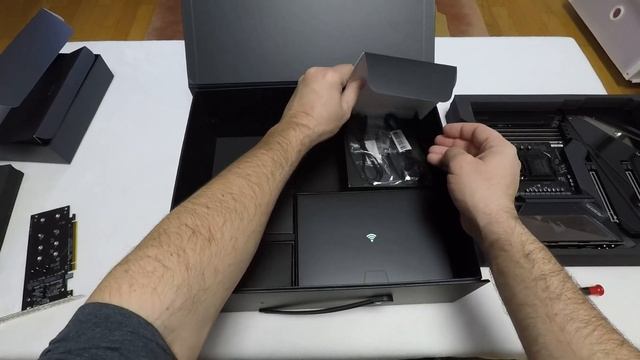 Gigabyte Z590 Aorus Extreme unboxing смотреть онлайн