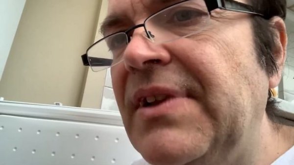 How to change fan on Siemens Fridge Freezer KG36NX03 top of freezer compartment