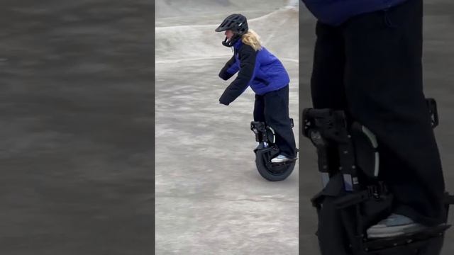 Teenage Girl EUC Jumping Electric Unicycle Veteran Patton смотреть онлайн