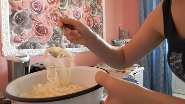 ВЛОГ/гимнастика/Готовлю в мультиварке сардельки смотреть онлайн