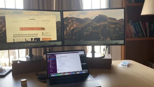 The marvels of a Standing desk смотреть онлайн