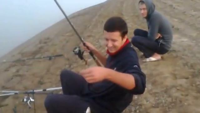 Крым. Аянское водохранилище,- клюёт тарань. смотреть онлайн