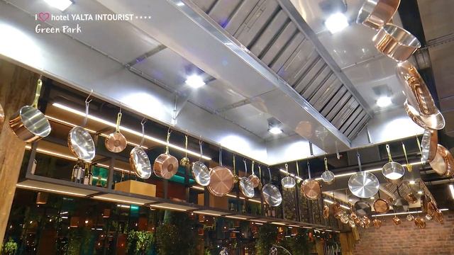 Гости рассказывают о внутреннем интерьере нового ресторана «Мраморный» отеля «Ялта-Интурист» смотреть онлайн