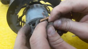 Замена щеток меднографитовых на вентиляторе отопителя.