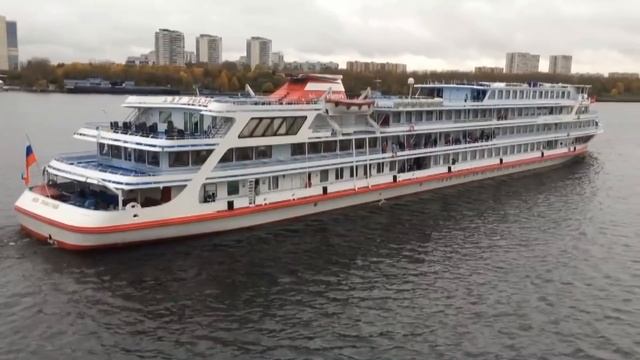 Теплоход «Лев Толстой