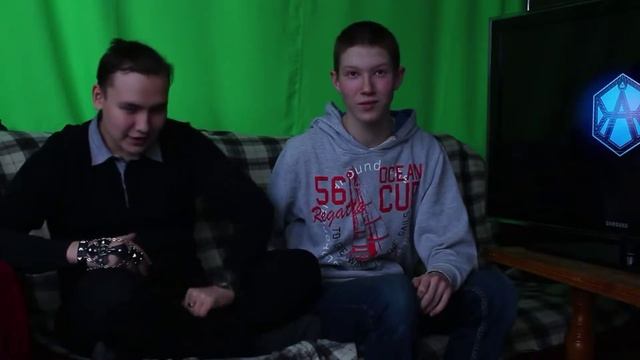 Парни и девушки играют в загадку - ,,Данетку". смотреть онлайн