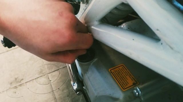 Как поменять масло на питбайке | How to change oil on a pitbike смотреть онлайн