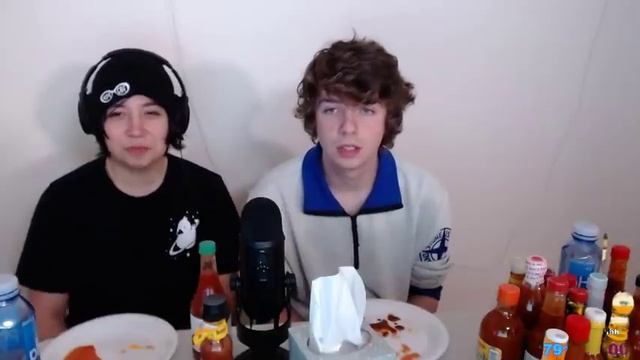 Quackity and Karl Jacobs Eat The Spiciest Wings Ever смотреть онлайн