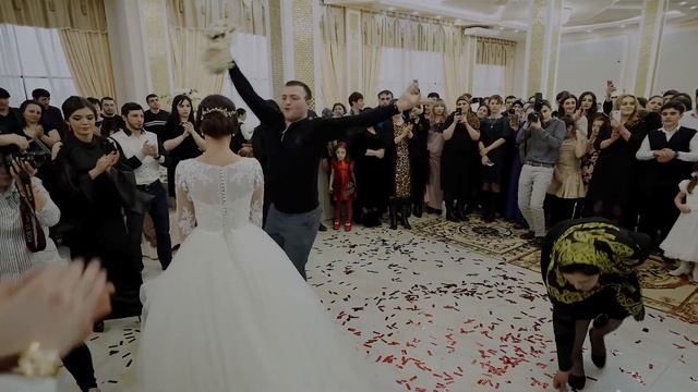 Танец жениха и невесты под огненную лезгинку Рашид Багатаев ( Свадьба в Дагестане 2020 ) смотреть онлайн