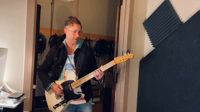 Fender Deluxe Reverb with Vintage 30 смотреть онлайн