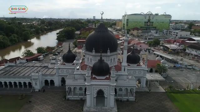 The Beauty of Masjid Zahir from aerial view (DRONE) смотреть онлайн