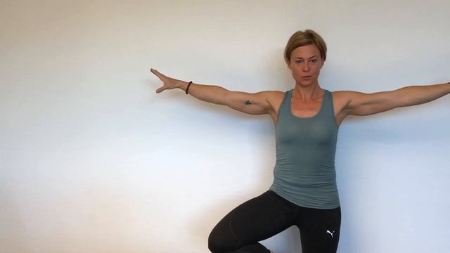 Der Baum - Yoga & Pilates am Arbeitsplatz смотреть онлайн