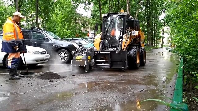 CP4013 Фреза дорожная GFGORDINI на мини-погрузчике Case SV250, ямочный ремонт смотреть онлайн