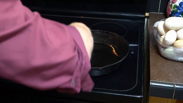 🍳 Cooking Hack! How to make a Cast-Iron Skillet Slick as Teflon! 👨🍳 смотреть онлайн