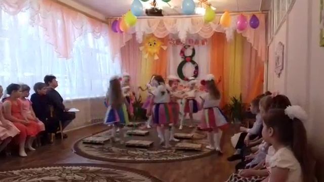 Танец на степ-платформах "Весна-красна"(подготовительная группа) смотреть онлайн