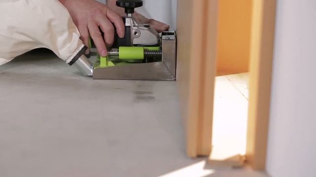 Exaktes Ablängen von Türrahmen mit der Türzargensäge Piranha von WOLFF смотреть онлайн