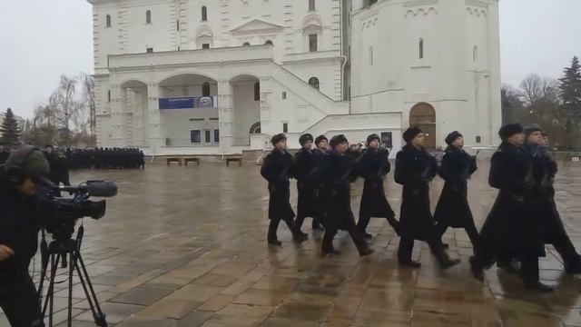 Торжественный марш на Соборной площади / Воинская присяга президентского полка (09. 12. 2017) смотреть онлайн