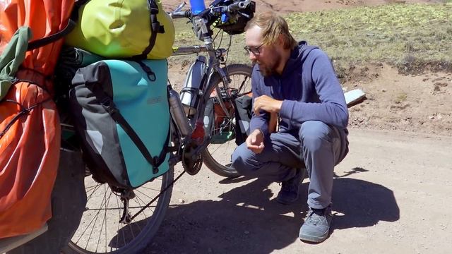 20,000 km Budget Touring Bike Review // Cycling Around the World смотреть онлайн