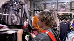 ПЕРЕОДЕЛСЯ В ДЕВУШКУ! | ПЕРЕОДЕНЬ ДРУГА ЧЕЛЛЕНДЖ | ОДЕВАЕМ ДРУГ ДРУГА | Bodya, Лиза Стриж, Ласкин