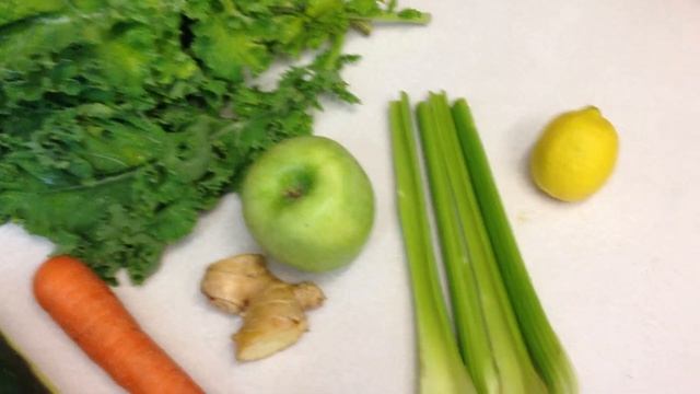 Part 1 ingredients: Lemon ginger blast green juice. смотреть онлайн