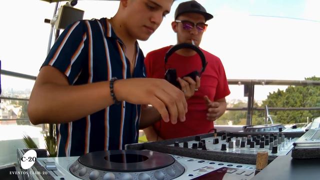 HUGO RUIZ B2B ALEX GONZ @BACK TO HAWÁI (LIVE SESION) смотреть онлайн
