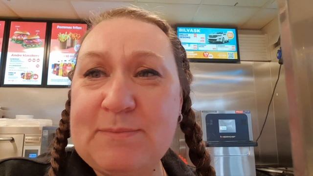 "Подмосковные вечера" интернациональный хор. И годовщина, нам уже 18. Праздник на скорую руку. смотреть онлайн