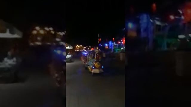 Люди прилетели в магазин смотреть онлайн
