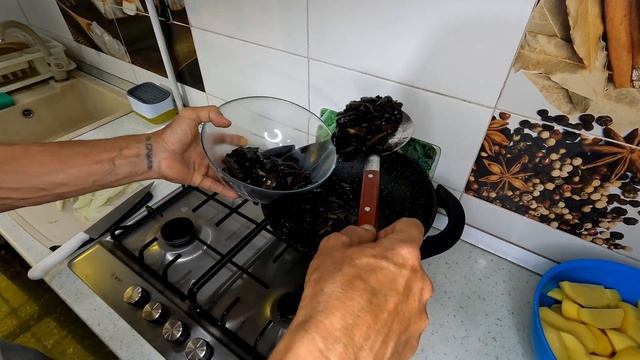 Жареные грибы с картошкой смотреть онлайн