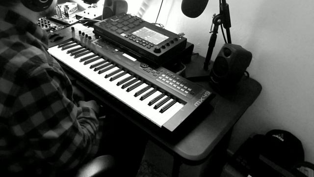 MPC LIVE Beatmaking - Making a Lo-Fi Beat - Standalone *Free Expansion Download* смотреть онлайн