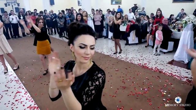 Свадебьный флешмоб Фурма и Анна смотреть онлайн