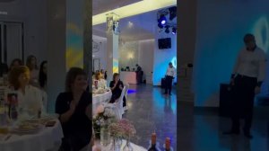 Брат исполнил песню для сестры на свадьбе