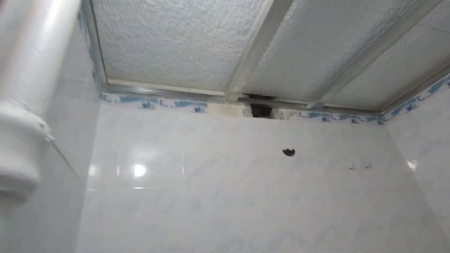 Ремонт ванной комнаты в "хрущевке" . Потолок из панелей. смотреть онлайн