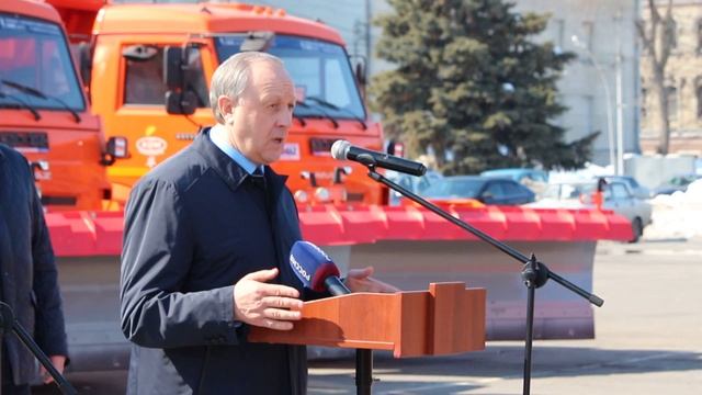 Саратову передали 16 единиц спецтехники смотреть онлайн