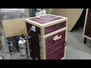 Обзор большой и маленькой коптильни для горячего и холодного копчения.