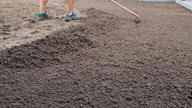 10 Rules for Sowing Grass from Scratch. Grow a New Lawn Like a Pro! смотреть онлайн